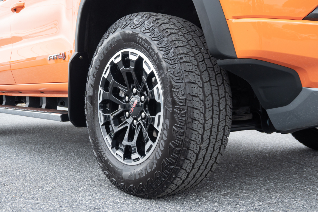 GMC Canyon 4WD Crew Cab AT4 2026