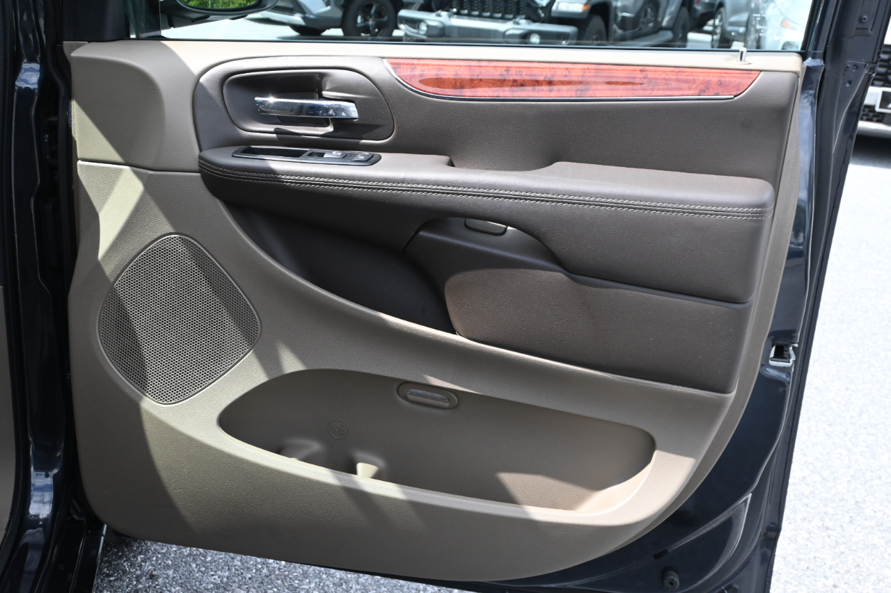 Chrysler Town & Country 4dr Wgn Touring 2014