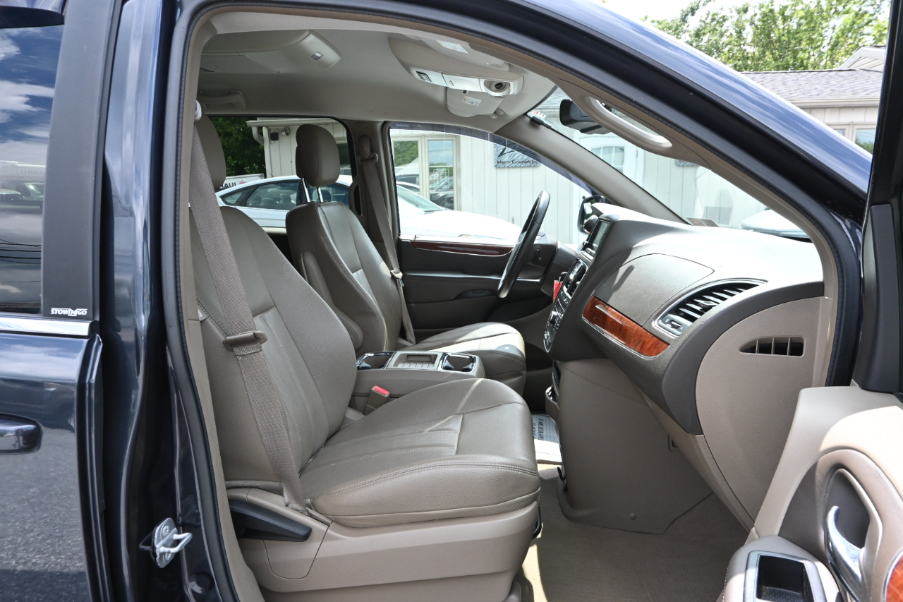 Chrysler Town & Country 4dr Wgn Touring 2014