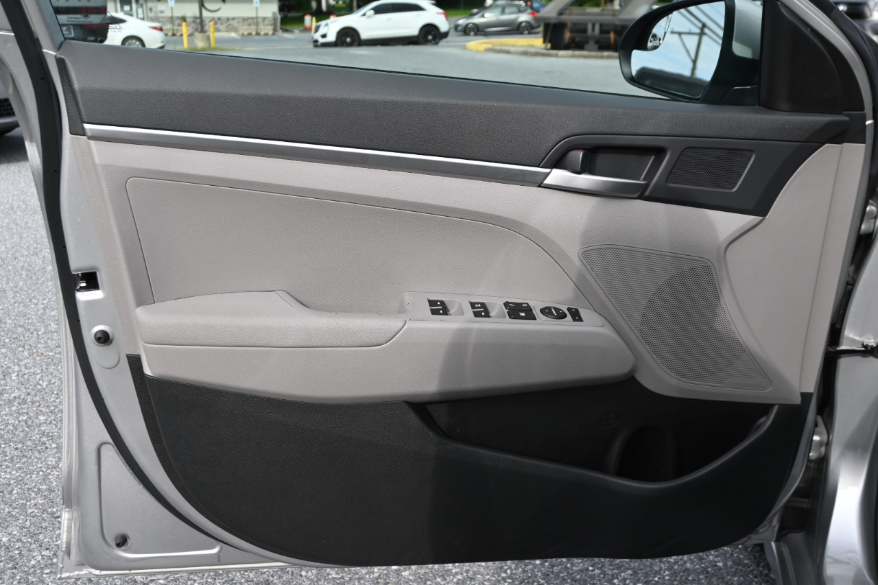 Hyundai Elantra SE 2020