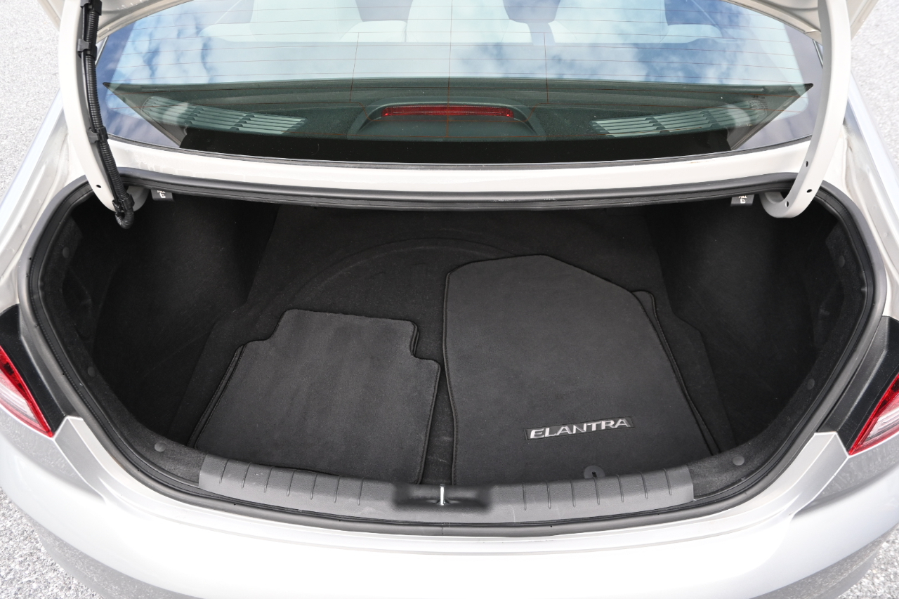 Hyundai Elantra SE 2020
