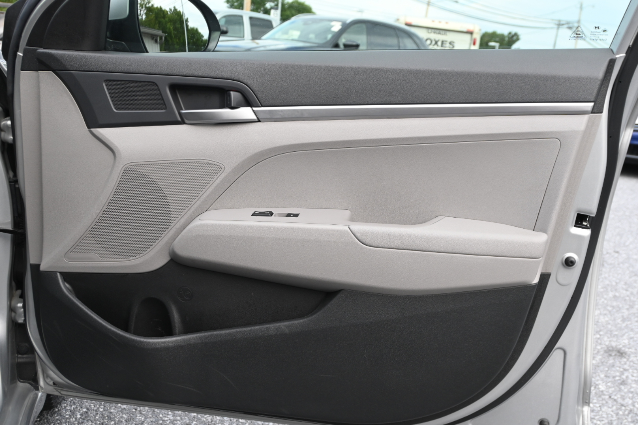 Hyundai Elantra SE 2020