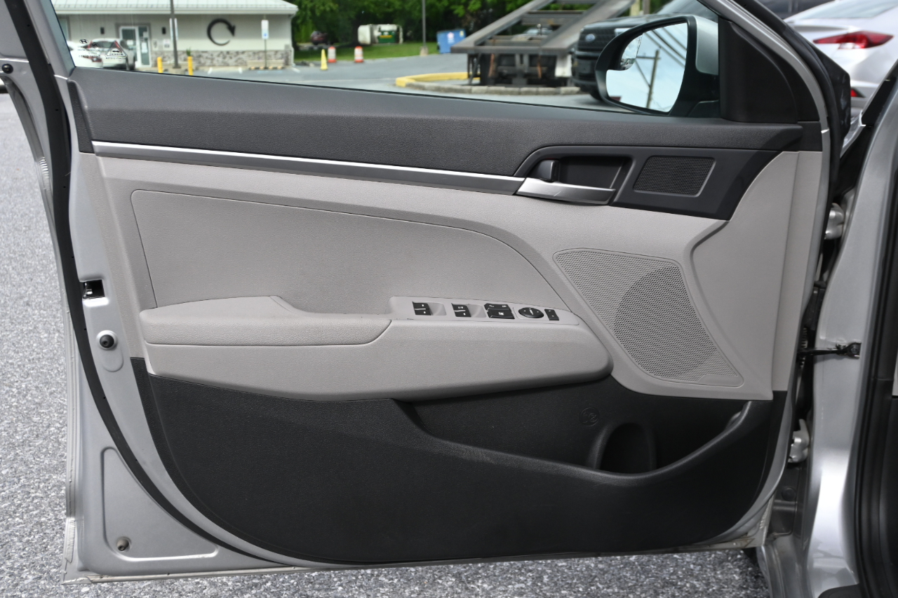 Hyundai Elantra SE 2020