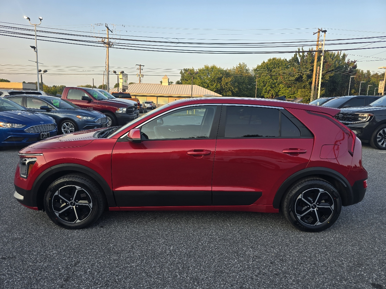 Kia Niro LX FWD 2025