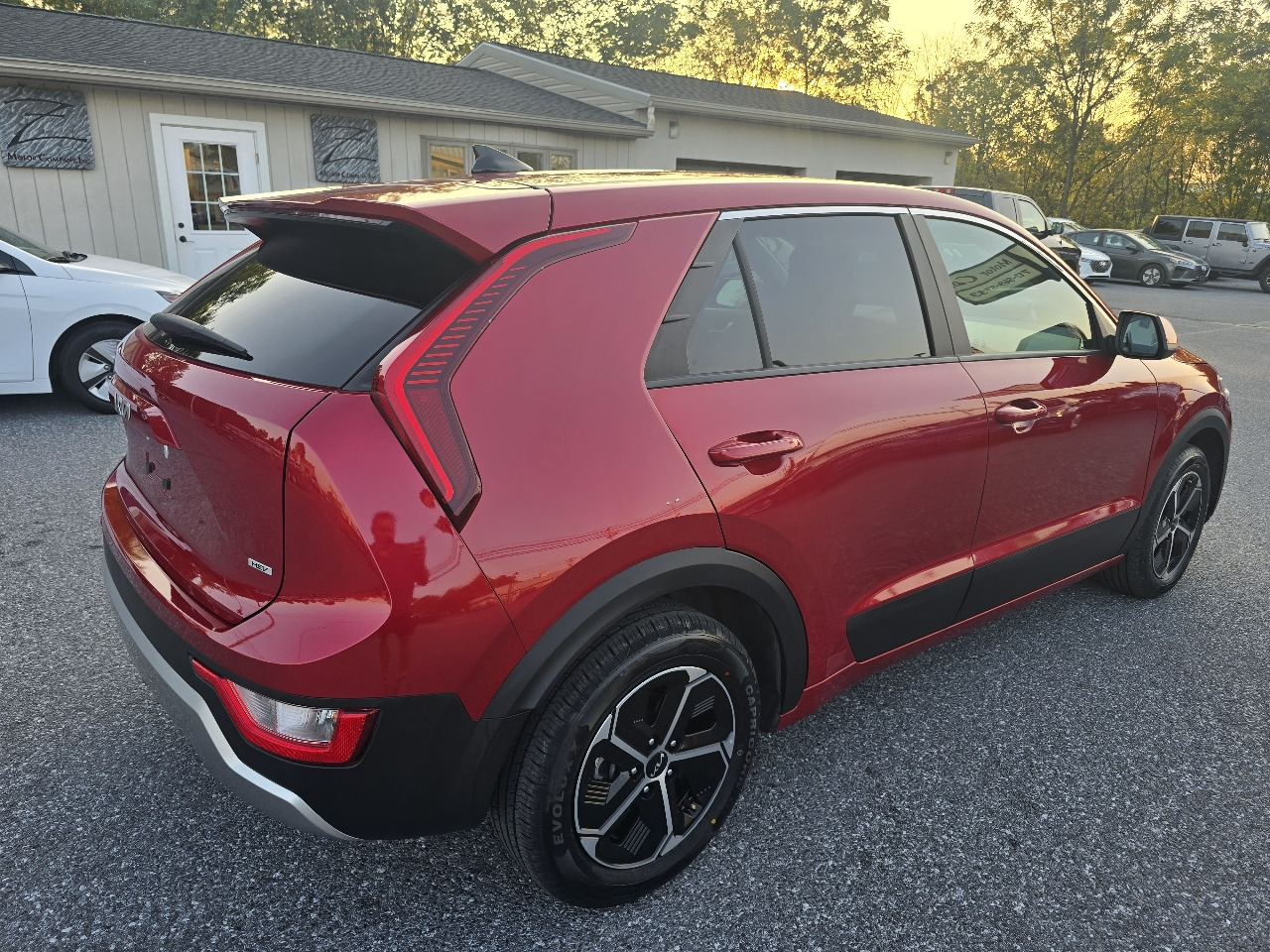Kia Niro LX FWD 2025