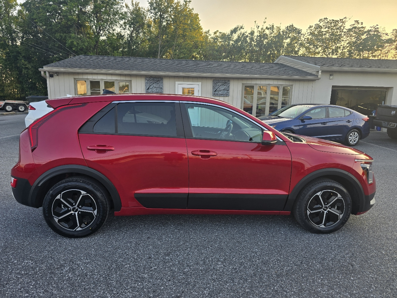 Kia Niro LX FWD 2025