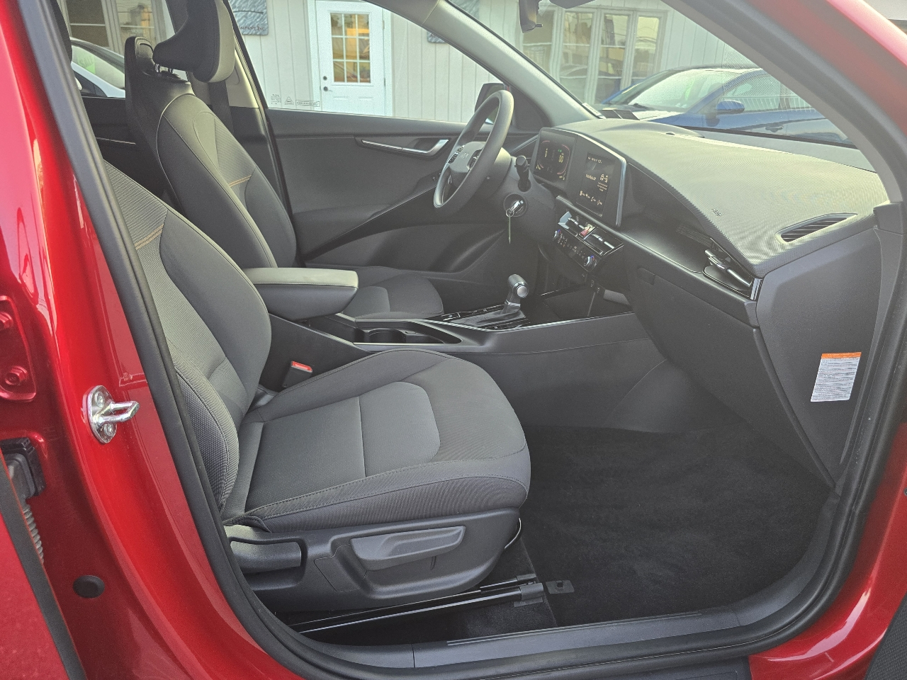 Kia Niro LX FWD 2025