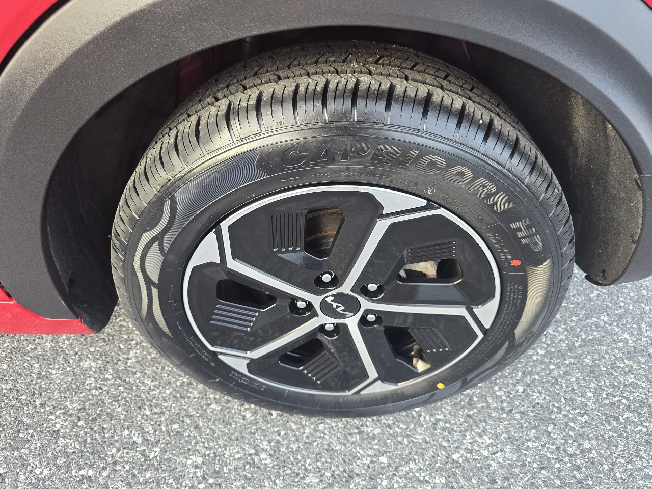Kia Niro LX FWD 2025