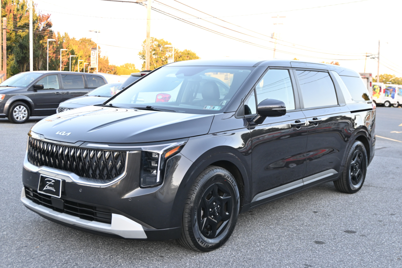 Kia Carnival LXS FWD 2025