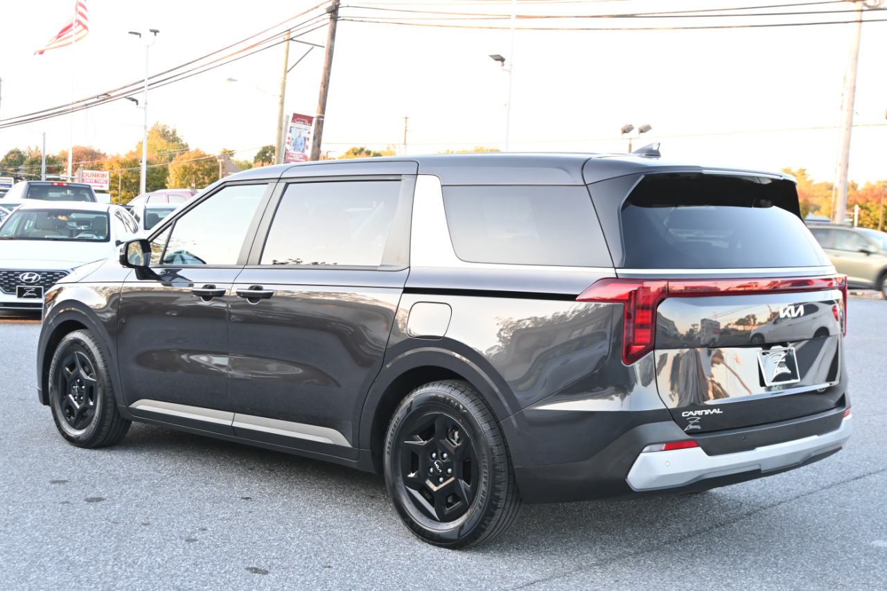 Kia Carnival LXS FWD 2025