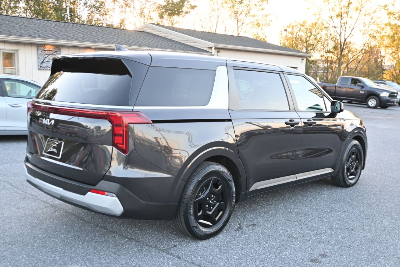 Kia Carnival LXS FWD 2025