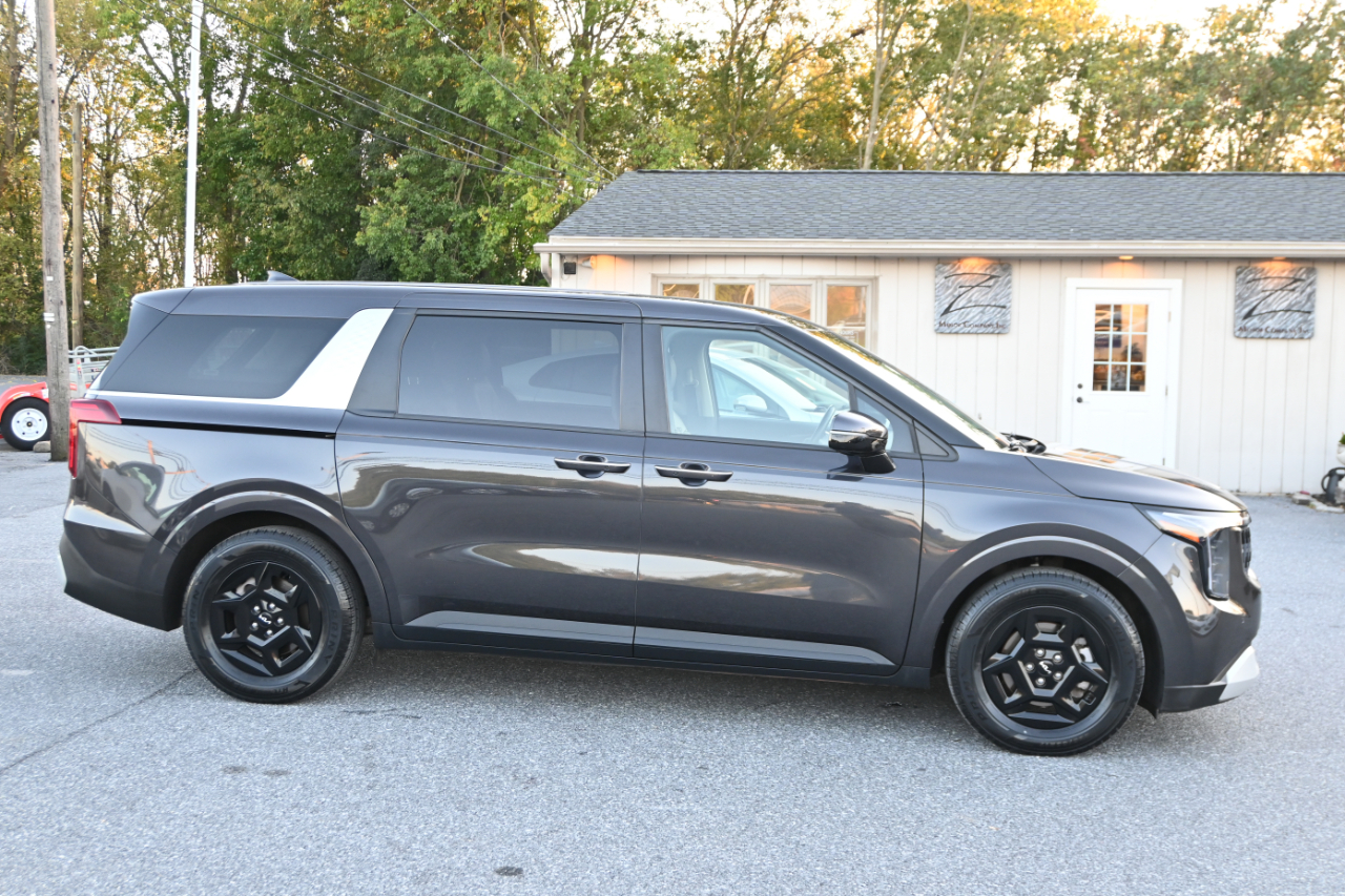 Kia Carnival LXS FWD 2025
