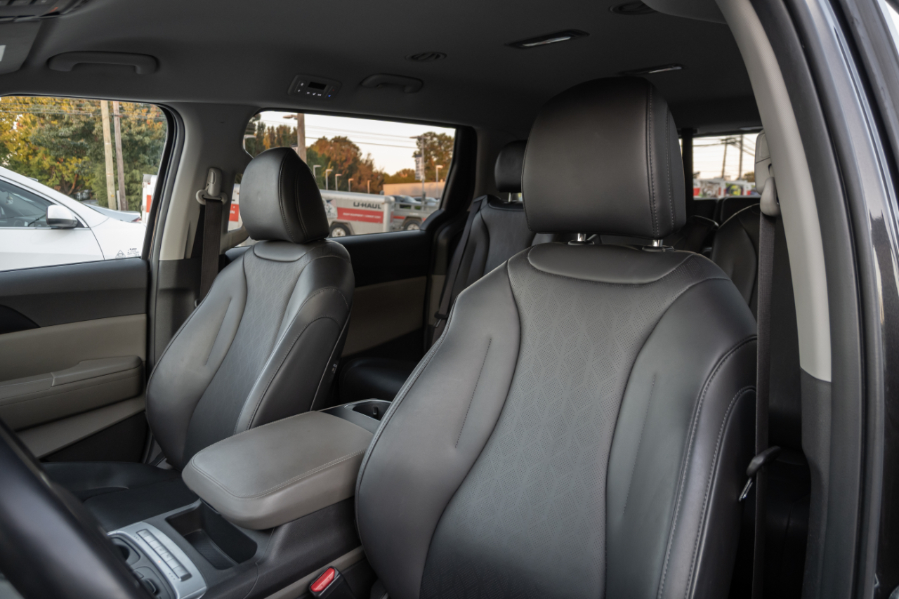 Kia Carnival LXS FWD 2025