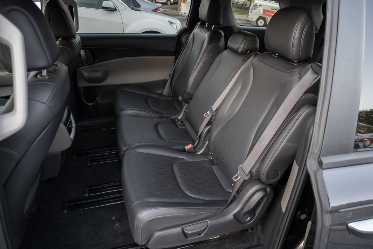 Kia Carnival LXS FWD 2025
