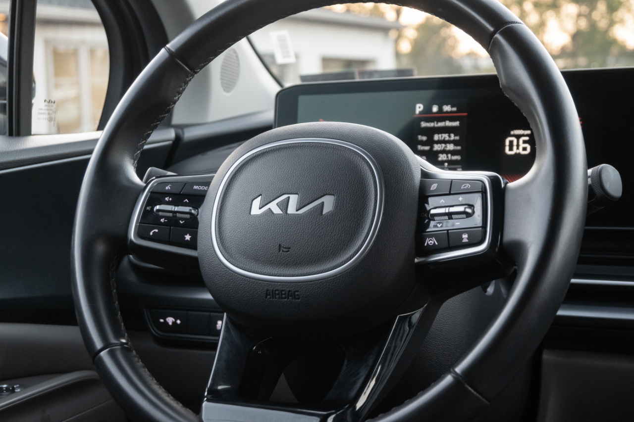 Kia Carnival LXS FWD 2025