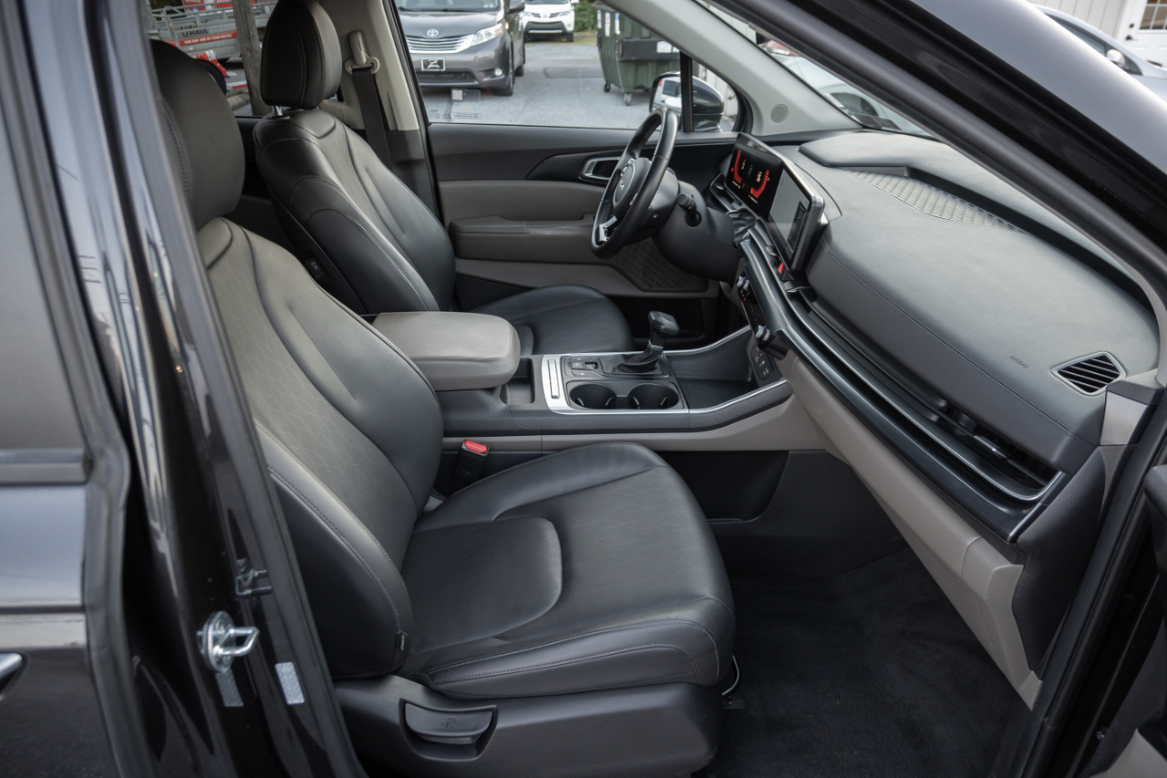 Kia Carnival LXS FWD 2025