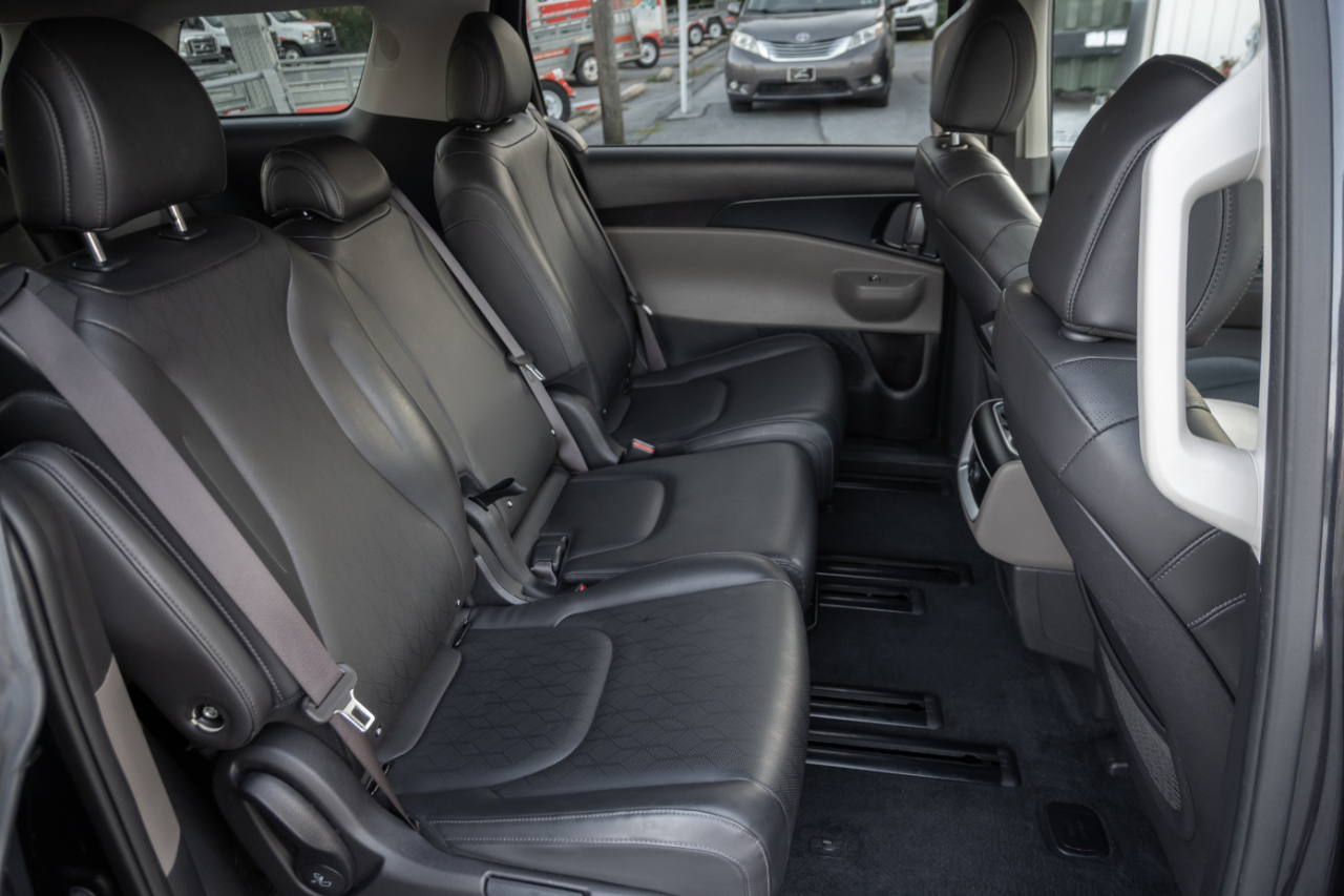 Kia Carnival LXS FWD 2025