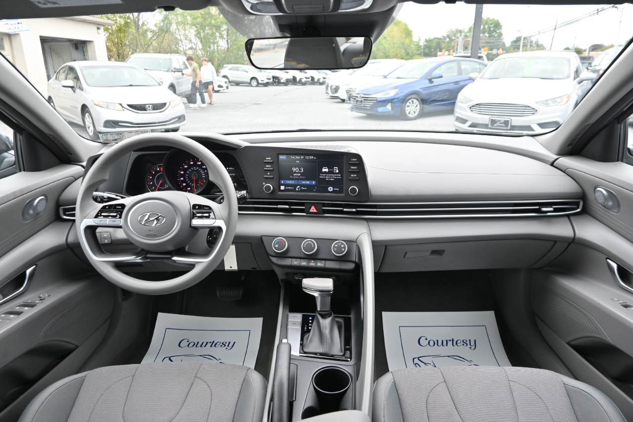 Hyundai Elantra SE 2021