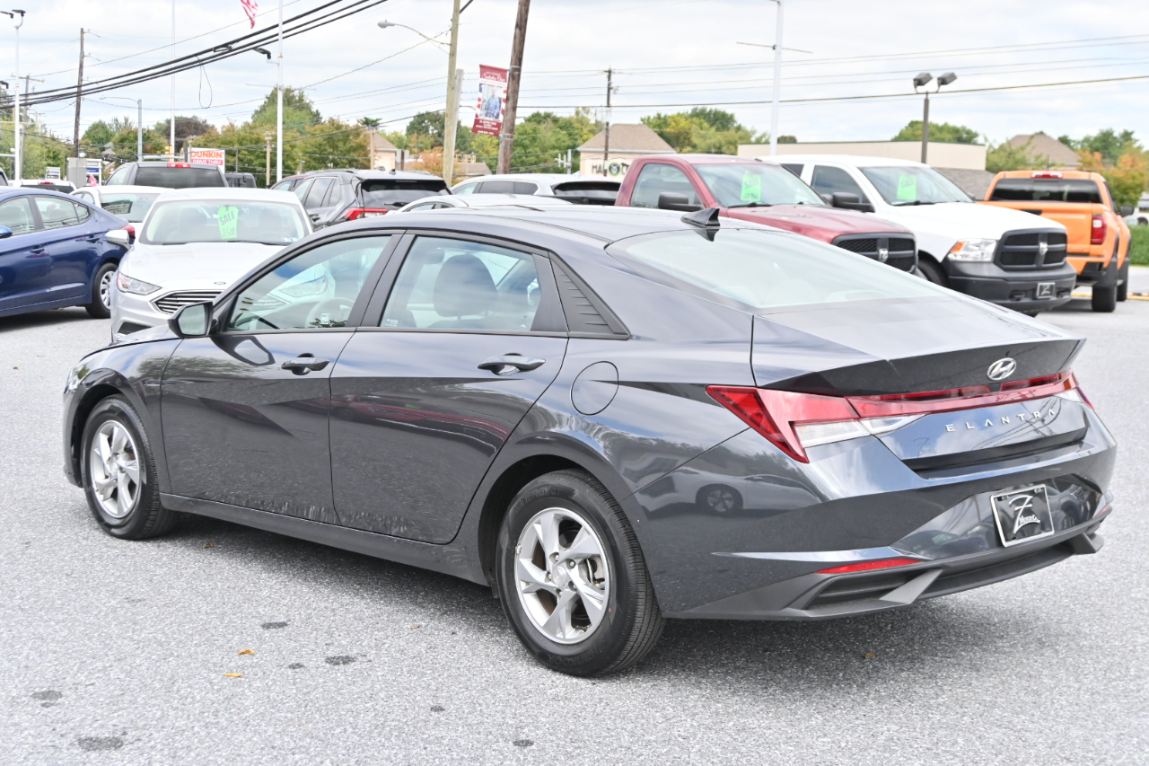 Hyundai Elantra SE 2021