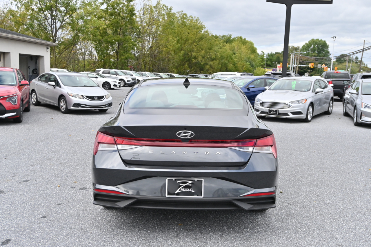 Hyundai Elantra SE 2021