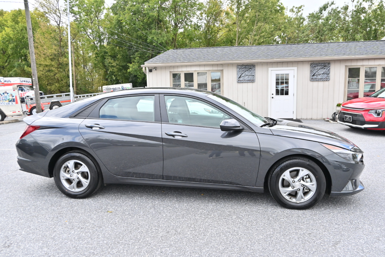 Hyundai Elantra SE 2021
