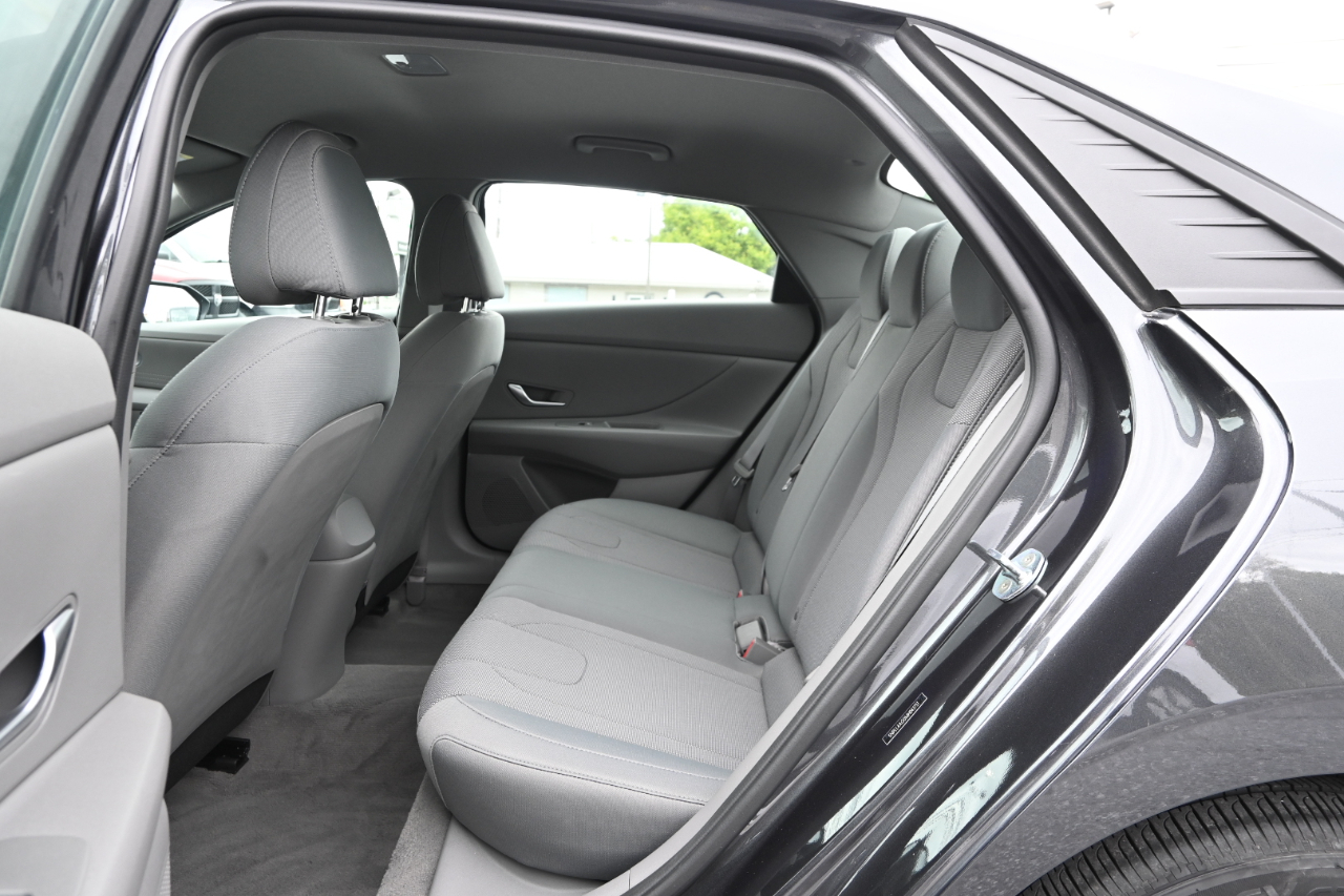 Hyundai Elantra SE 2021