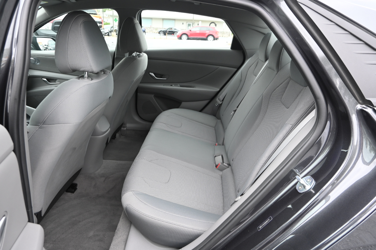 Hyundai Elantra SE 2021