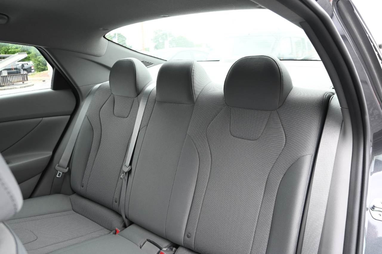 Hyundai Elantra SE 2021