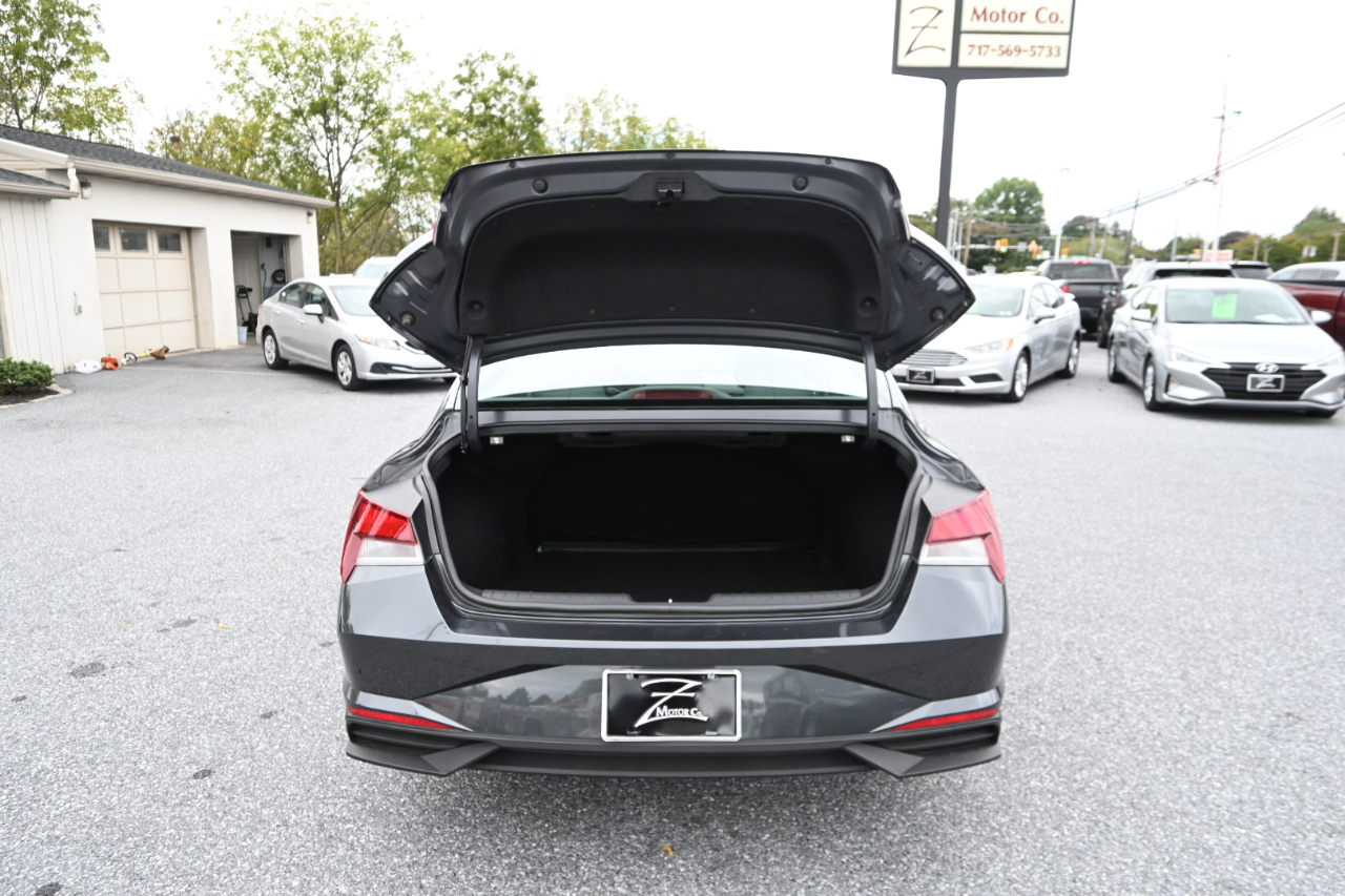 Hyundai Elantra SE 2021