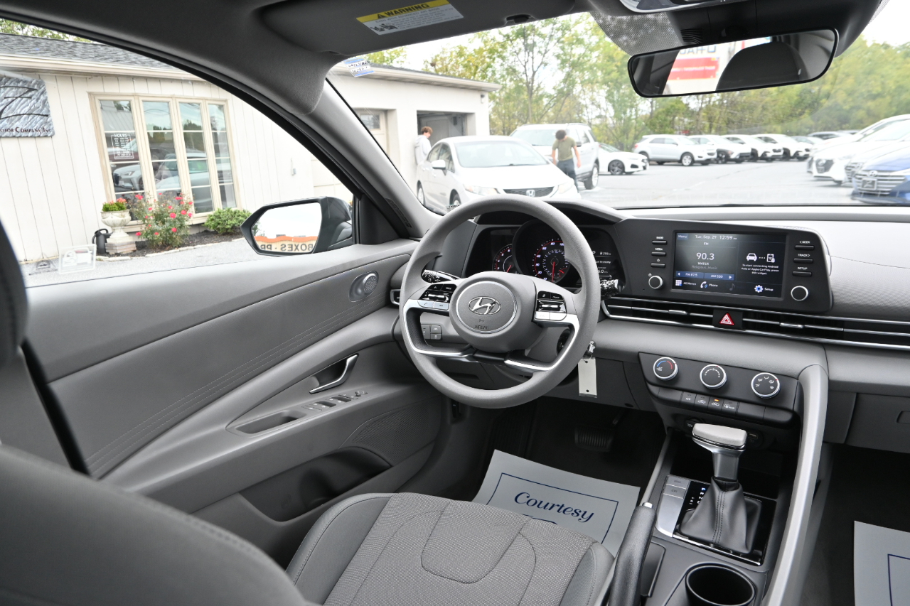Hyundai Elantra SE 2021