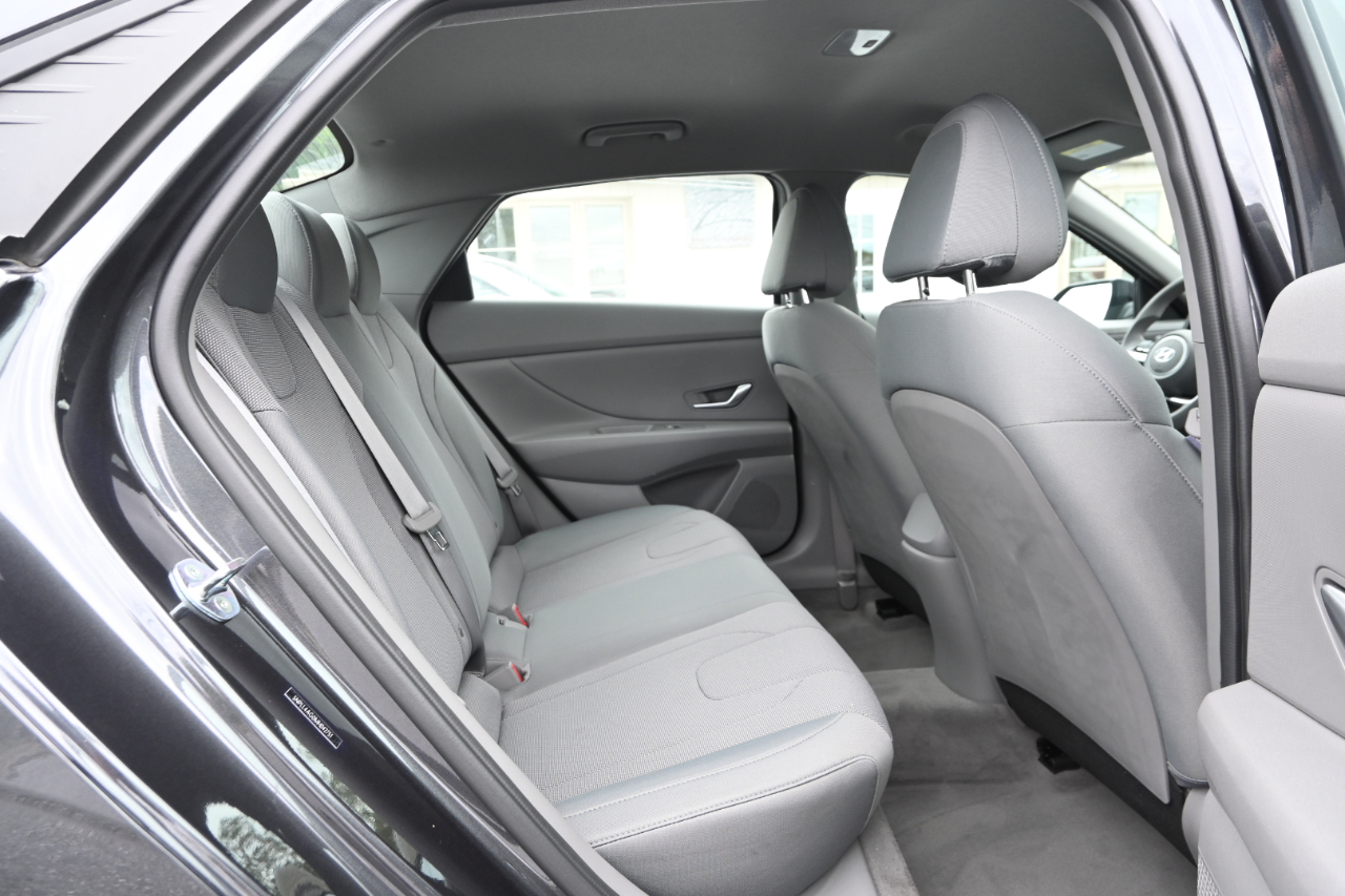 Hyundai Elantra SE 2021