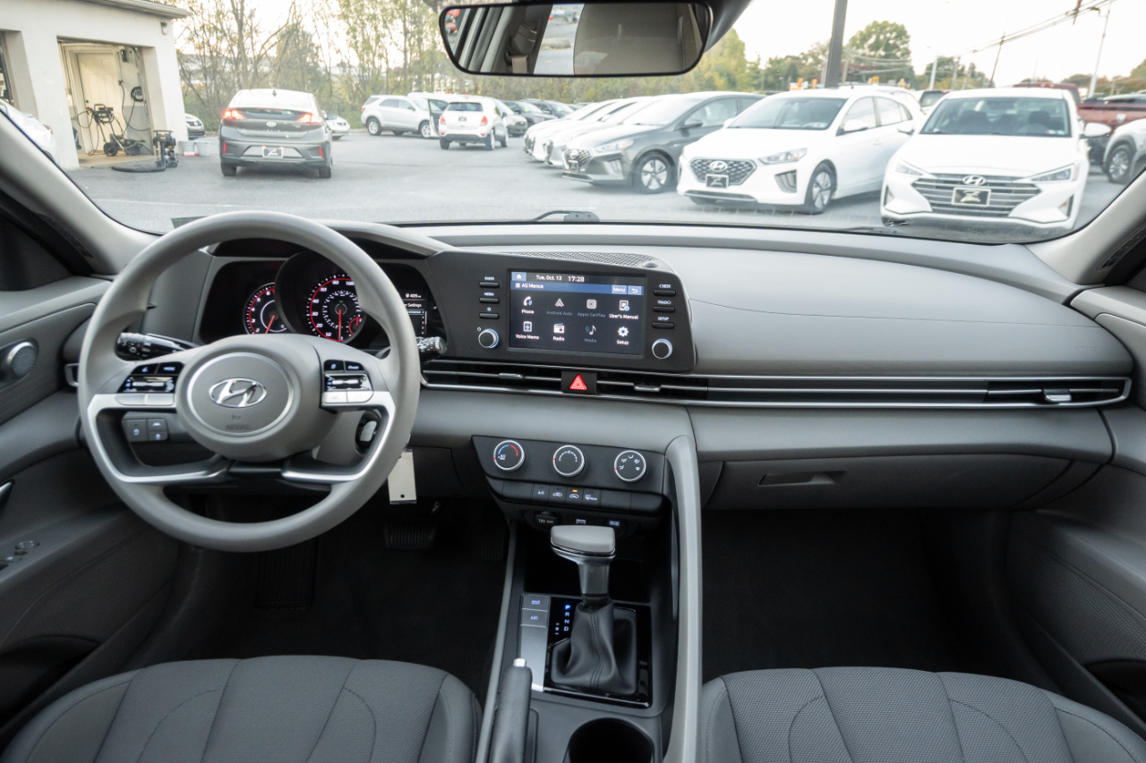 Hyundai Elantra SE 2021