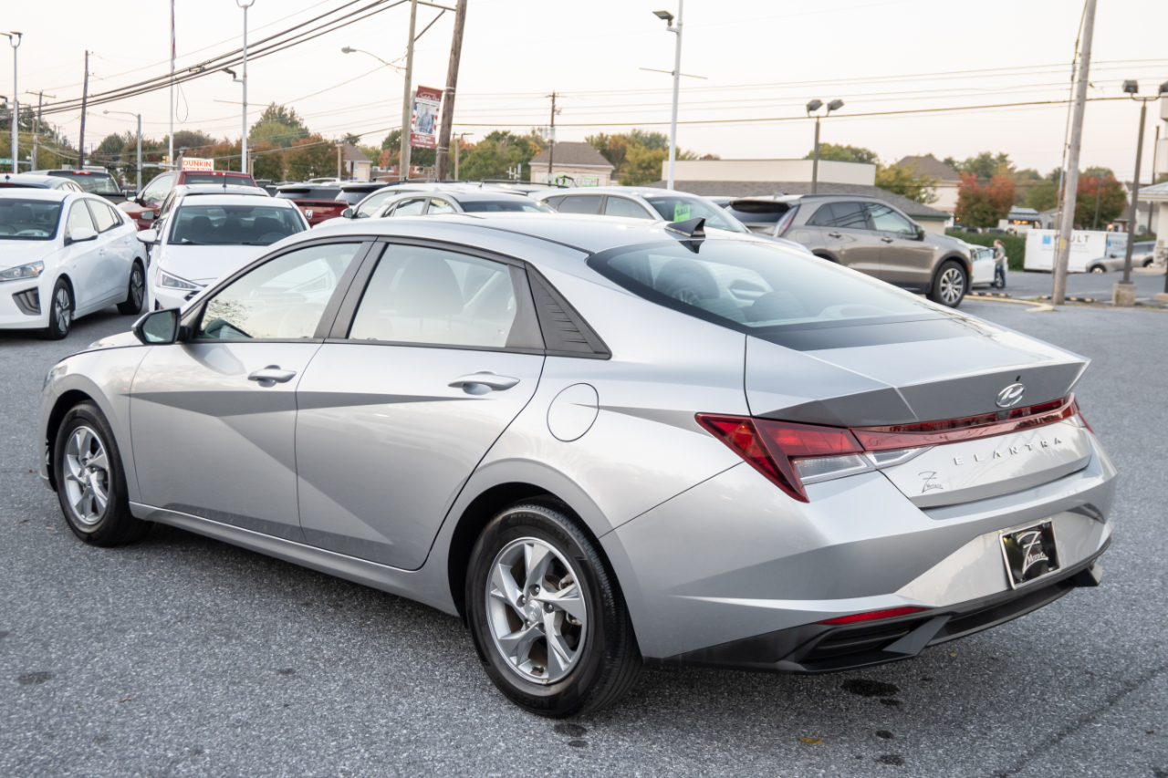 Hyundai Elantra SE 2021