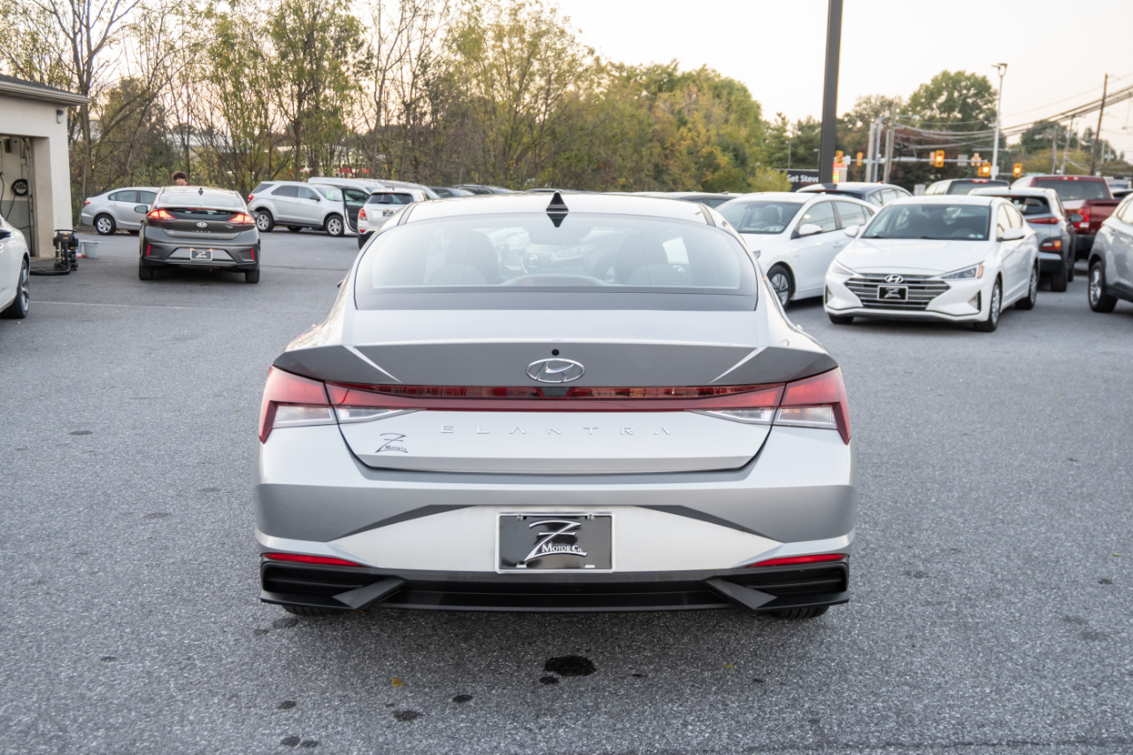 Hyundai Elantra SE 2021