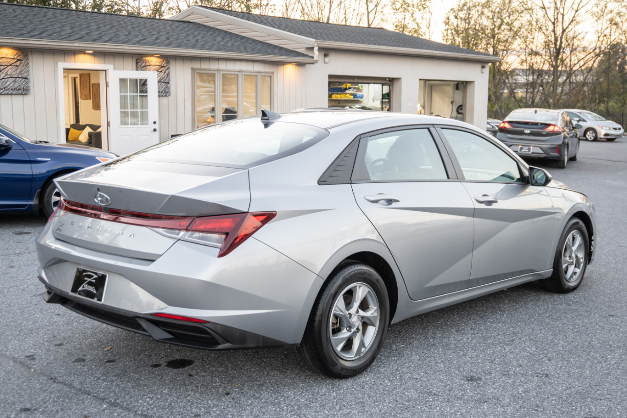Hyundai Elantra SE 2021