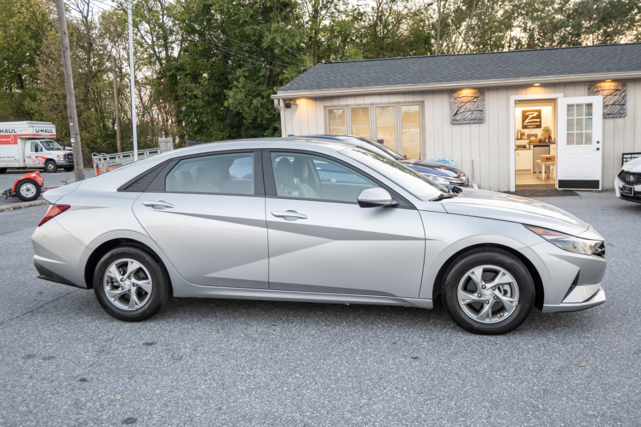 Hyundai Elantra SE 2021