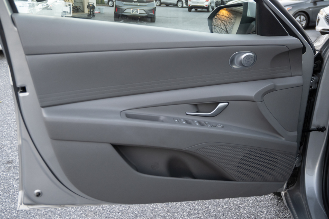 Hyundai Elantra SE 2021