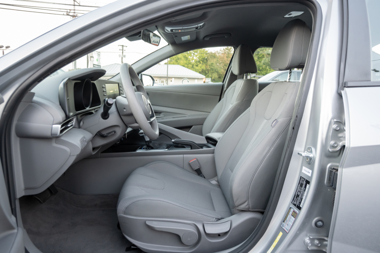 Hyundai Elantra SE 2021