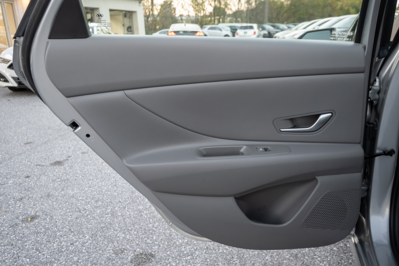 Hyundai Elantra SE 2021