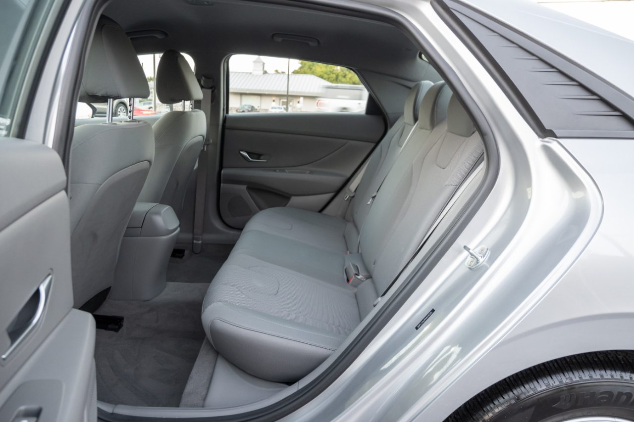 Hyundai Elantra SE 2021