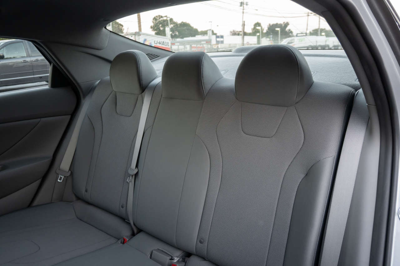 Hyundai Elantra SE 2021