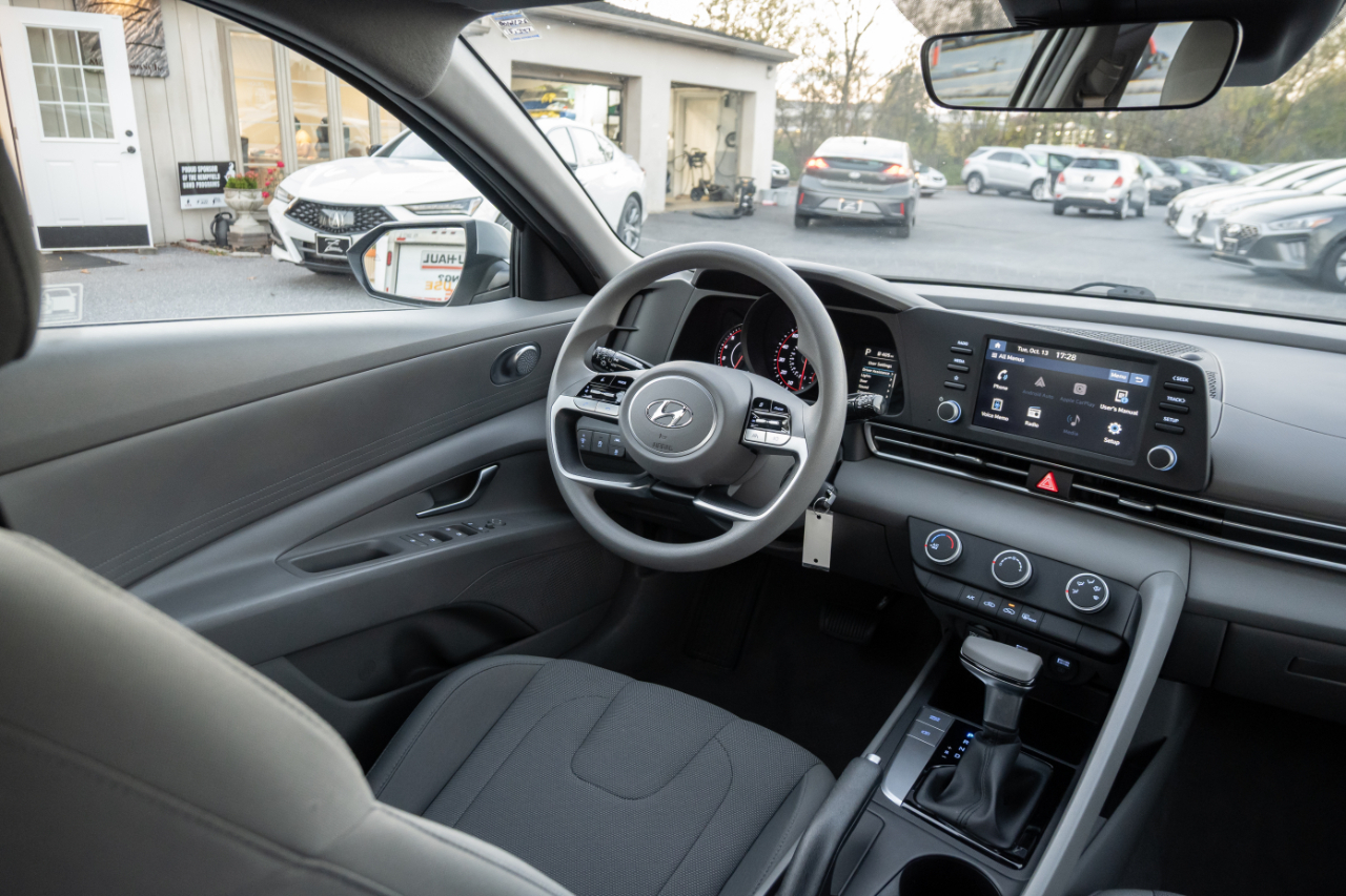 Hyundai Elantra SE 2021