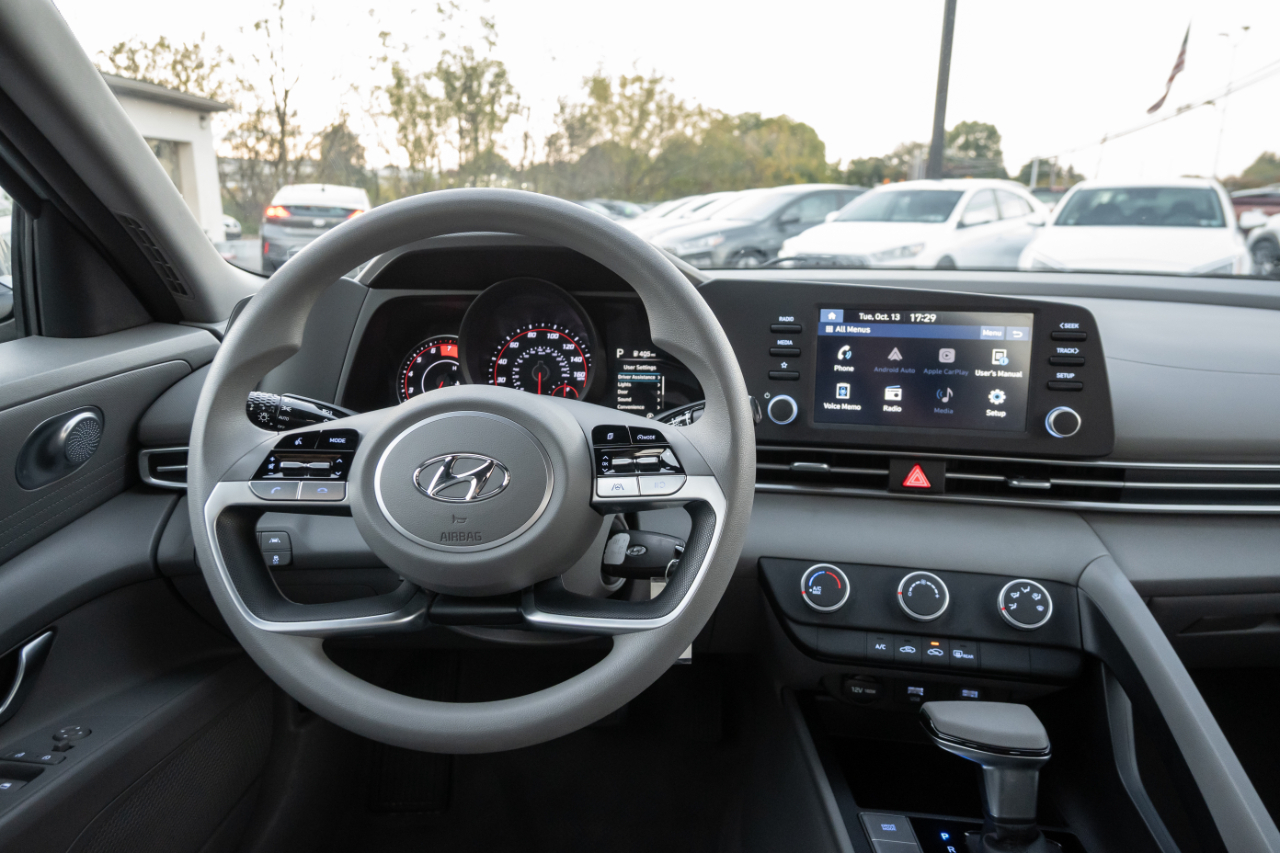 Hyundai Elantra SE 2021