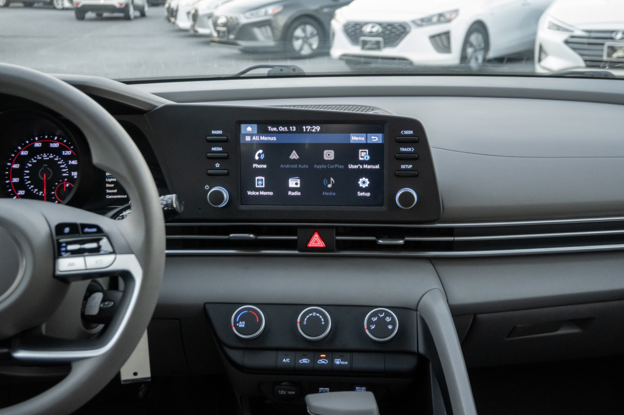 Hyundai Elantra SE 2021