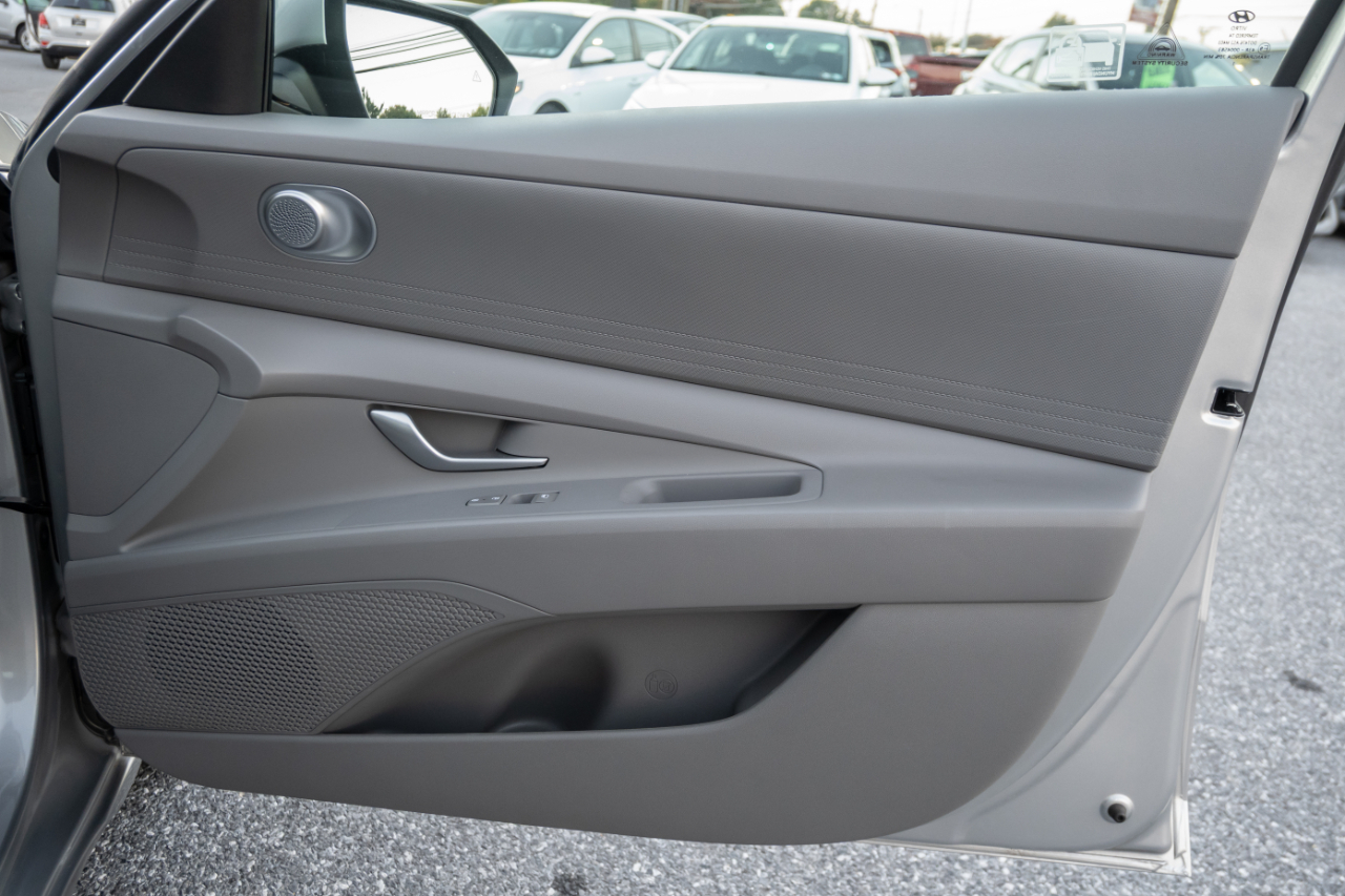 Hyundai Elantra SE 2021