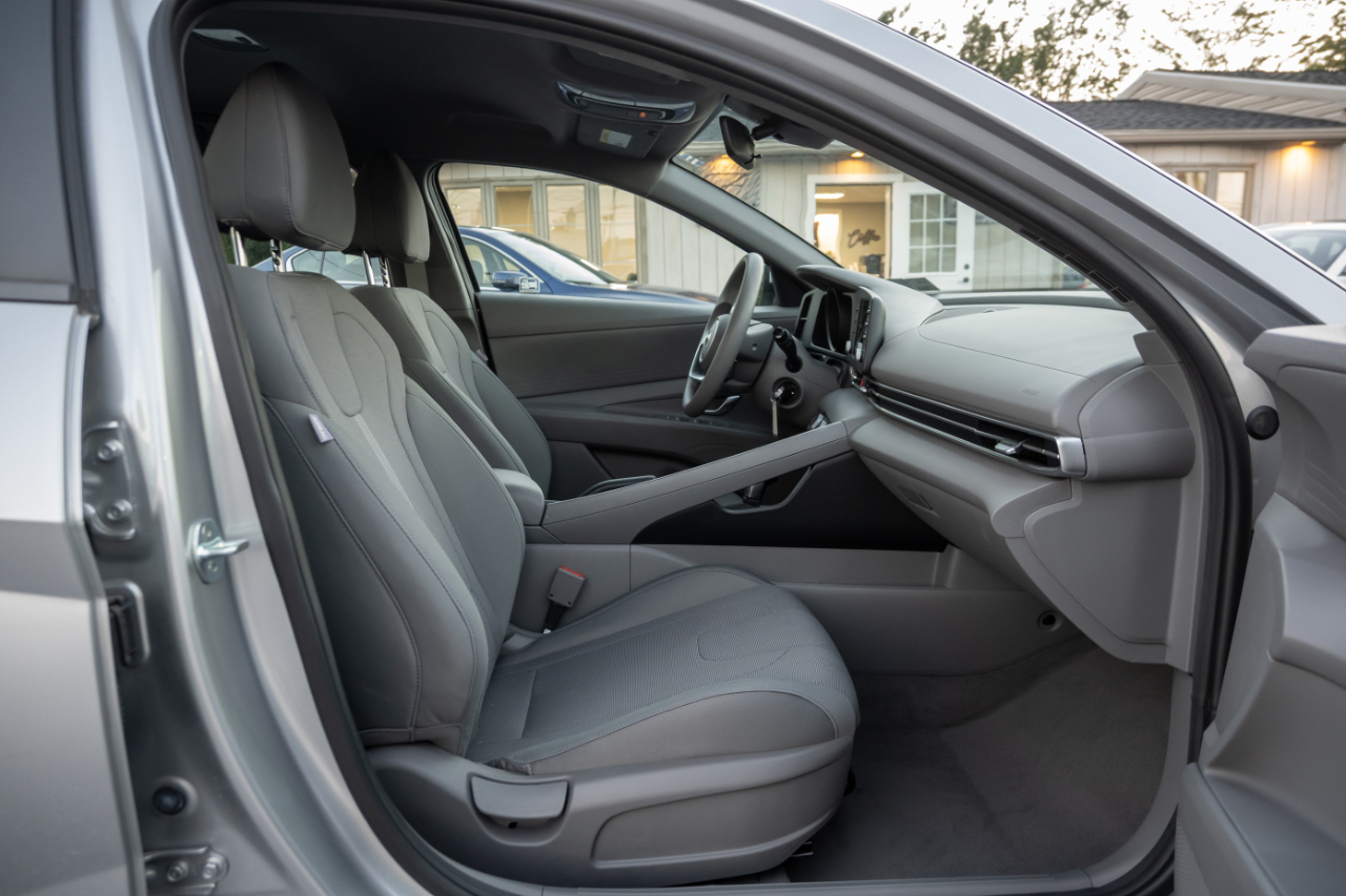 Hyundai Elantra SE 2021