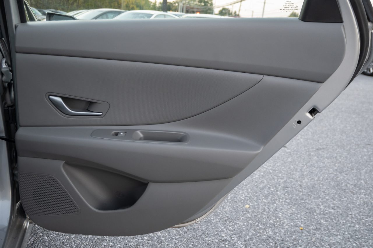 Hyundai Elantra SE 2021