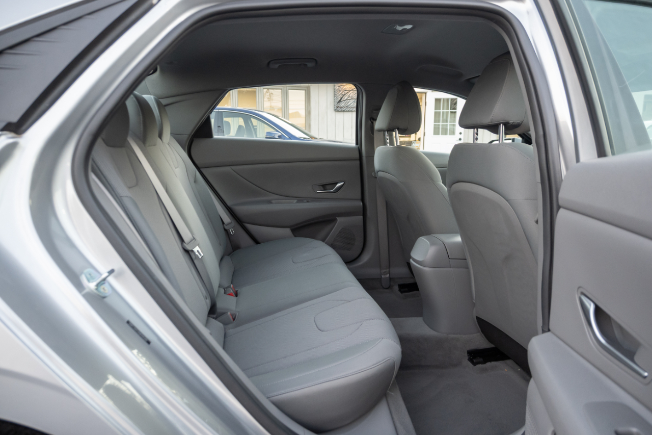 Hyundai Elantra SE 2021