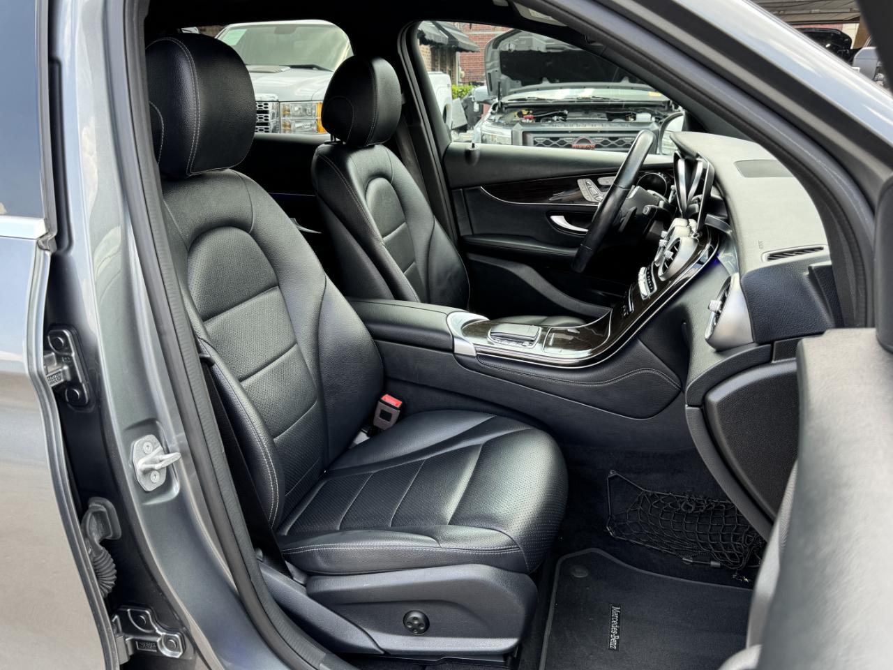 Mercedes-Benz GLC  2020