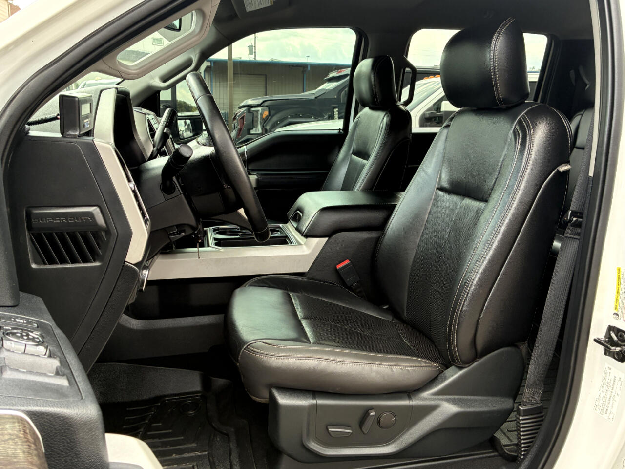 2020 Ford F-350 Lariat photo 8